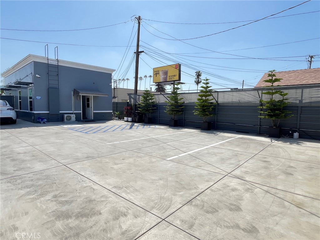 1237 S San Gabriel Boulevard Property Photo 5