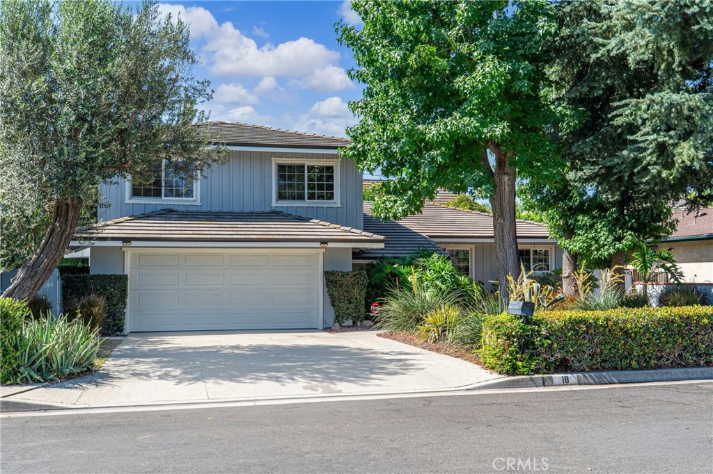 18 W Rodell Place Property Photo 1