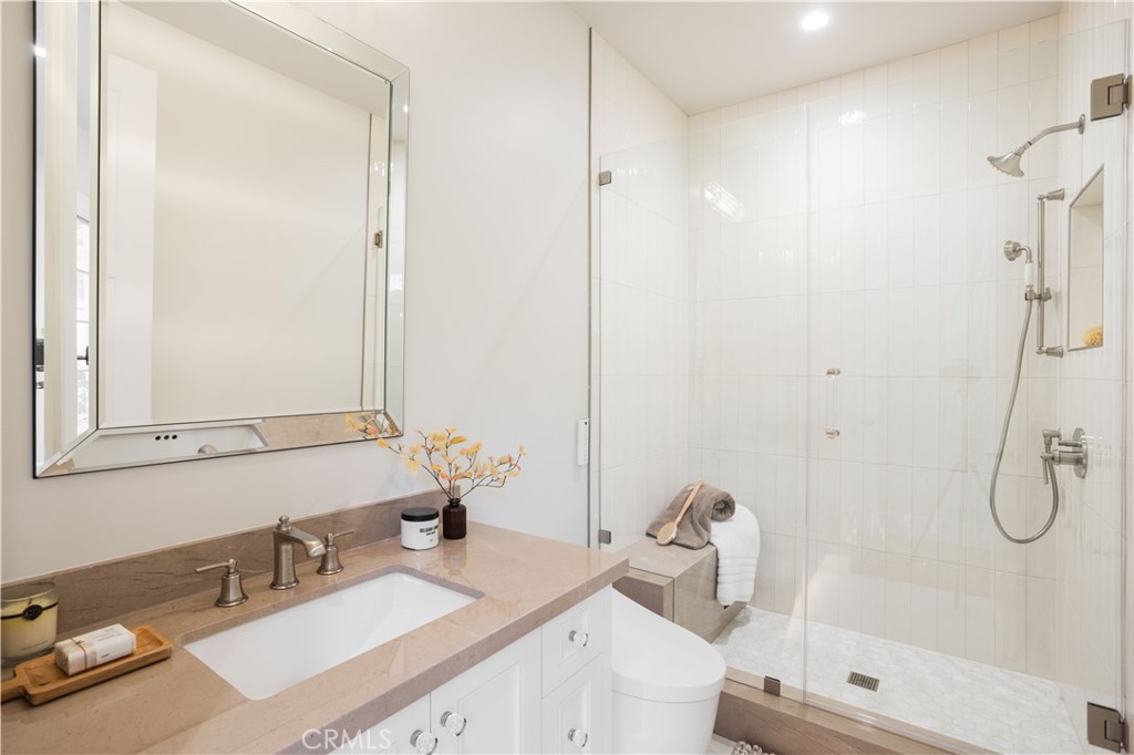 9 Nathaniel Property Photo 26