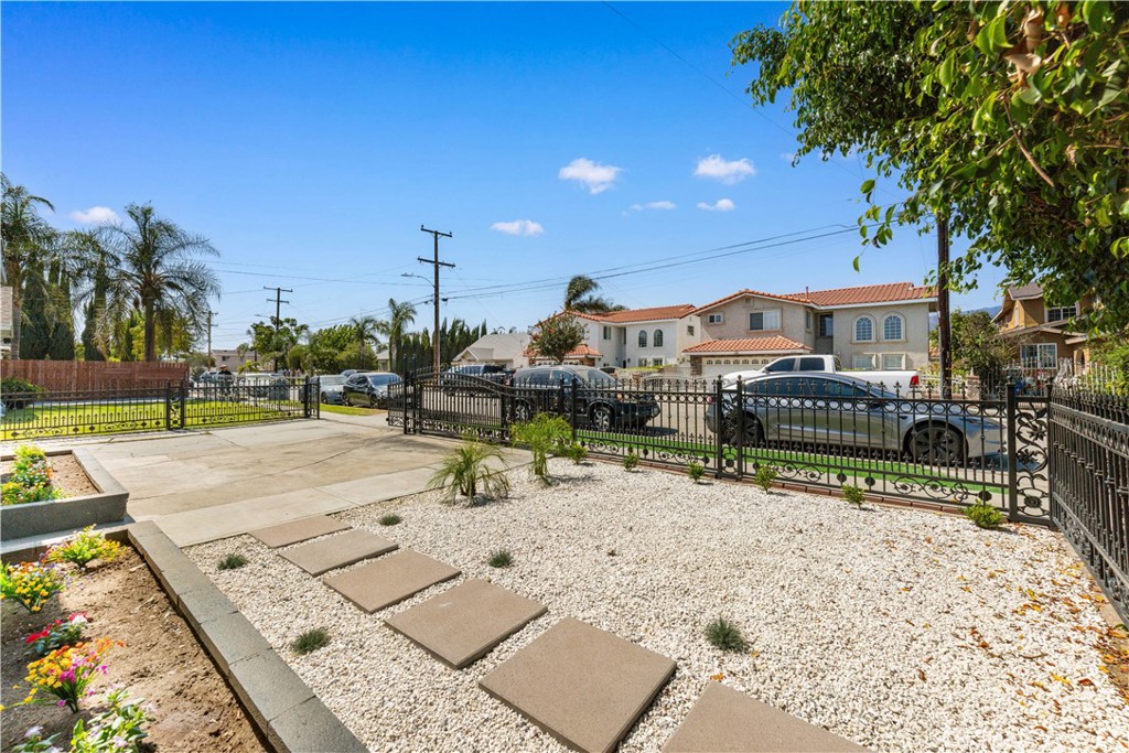 14502 California Property Photo 4