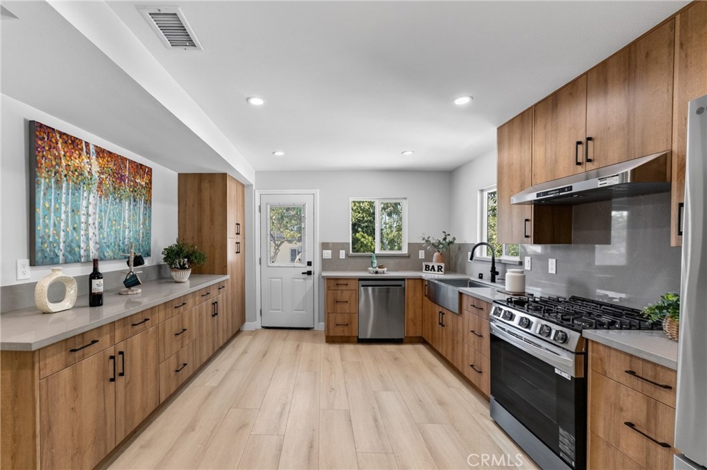 612 614 E Colorado Boulevard Property Photo 6