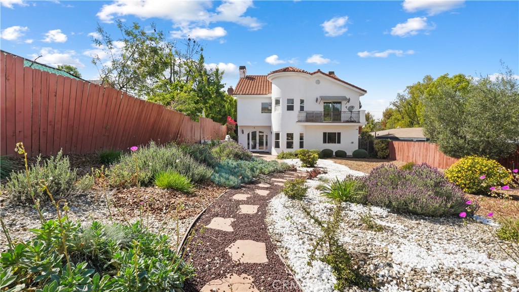 5128 Avenida Hacienda Property Photo 6