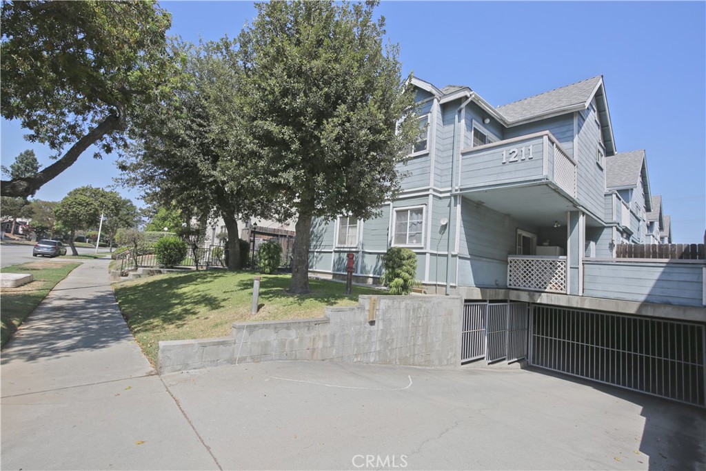 1211 Huntington Drive F Property Photo 1