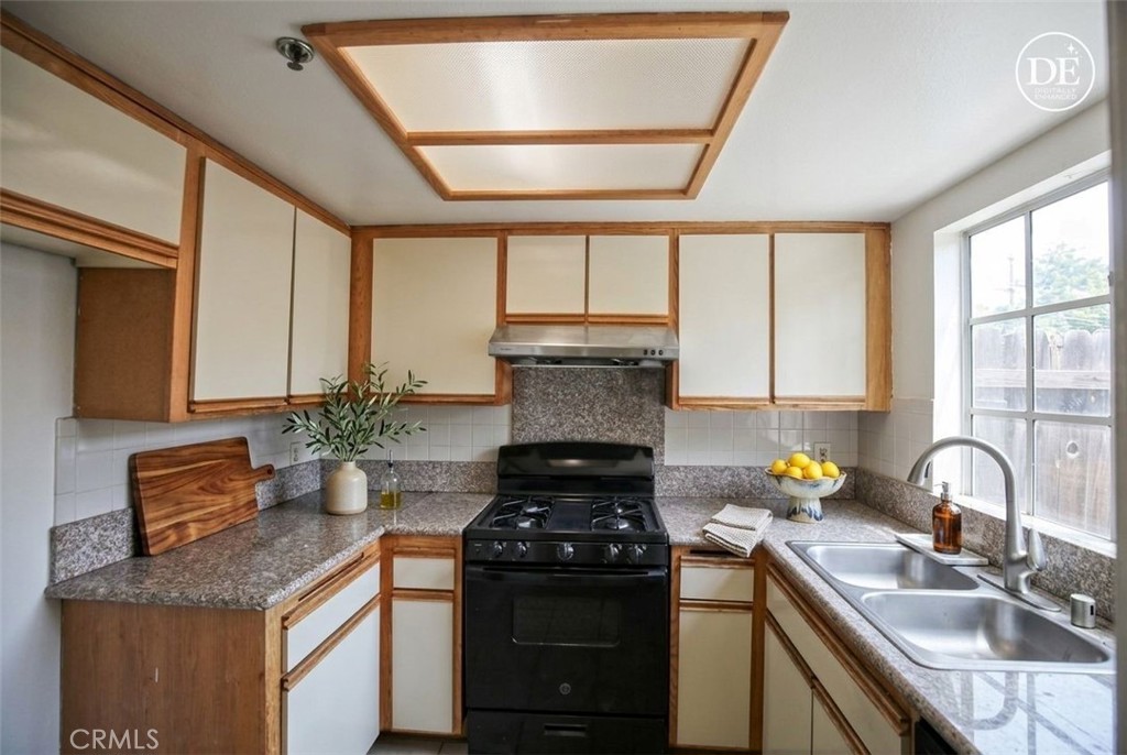 1211 Huntington Drive F Property Photo 8