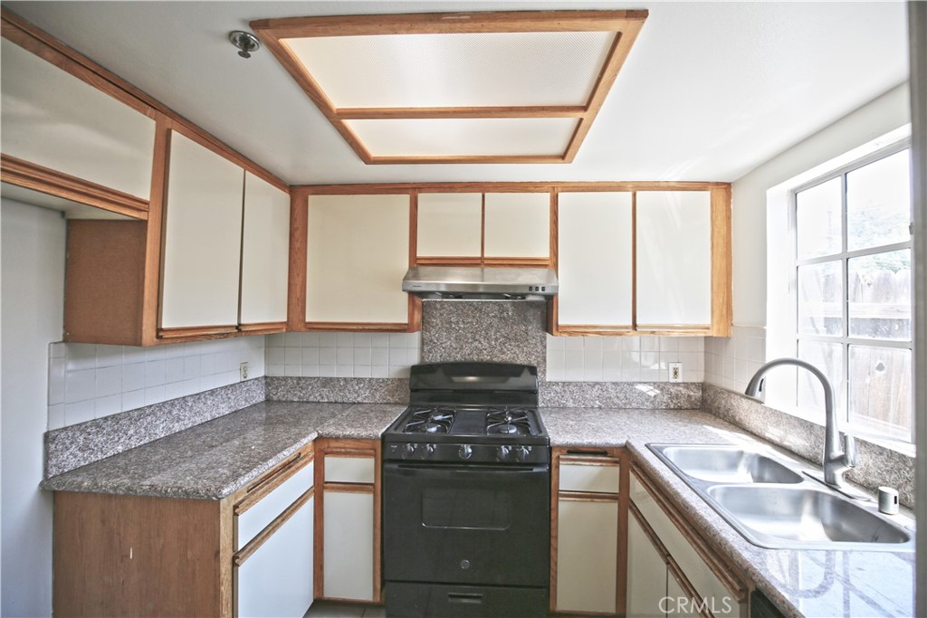 1211 Huntington Drive F Property Photo 9