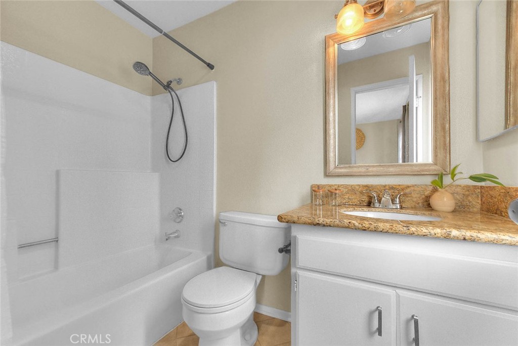 430 N Holliston 210 Property Photo 14