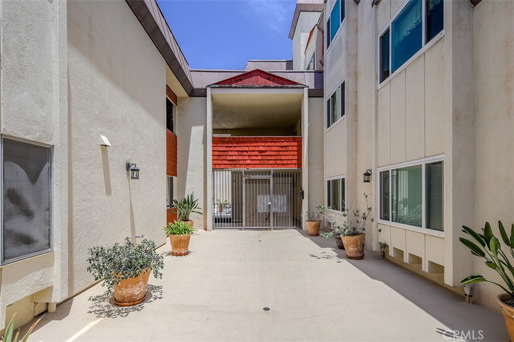 5651 Sumner 109 Property Photo 6