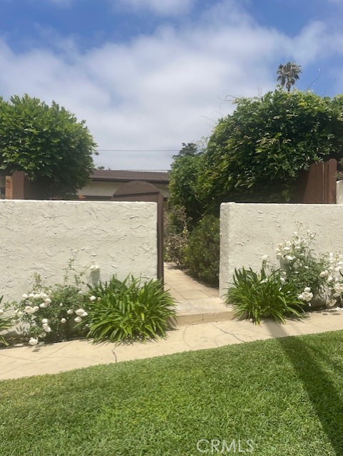 2025 Lovila Lane Property Photo 3