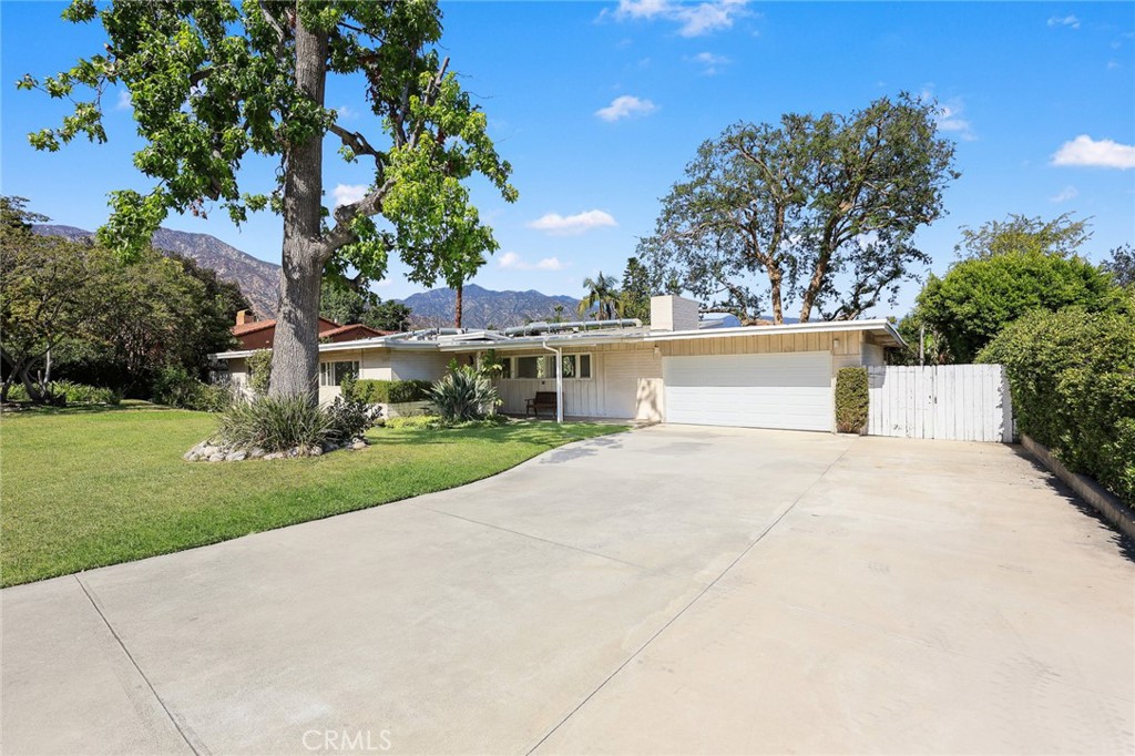 206 Oak Meadow Road Property Photo 4