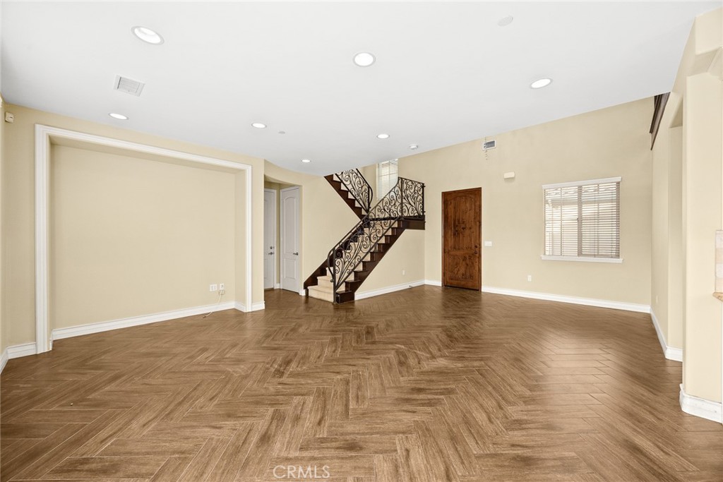 516 W Bencamp Property Photo 3