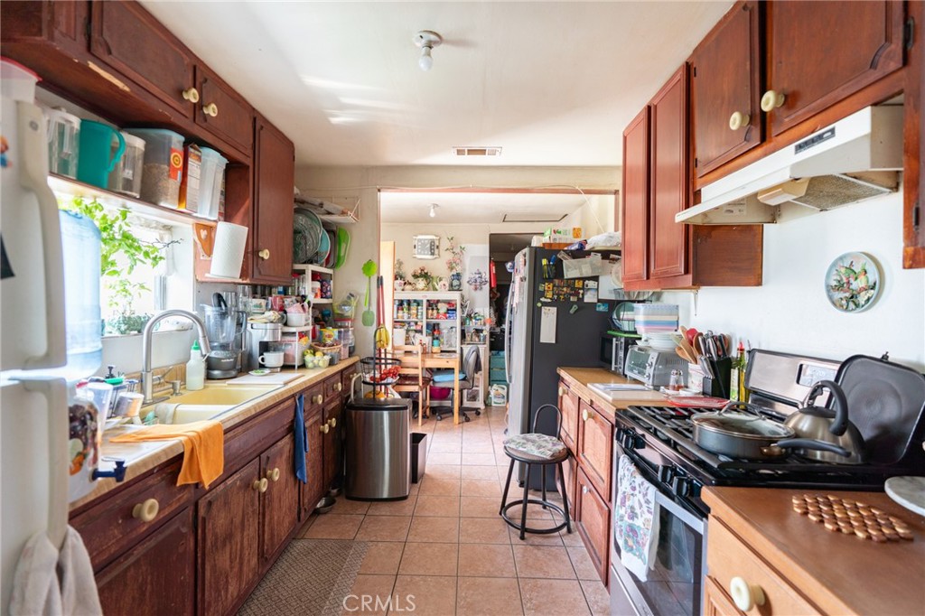 325 W Crescent Drive Property Photo 8