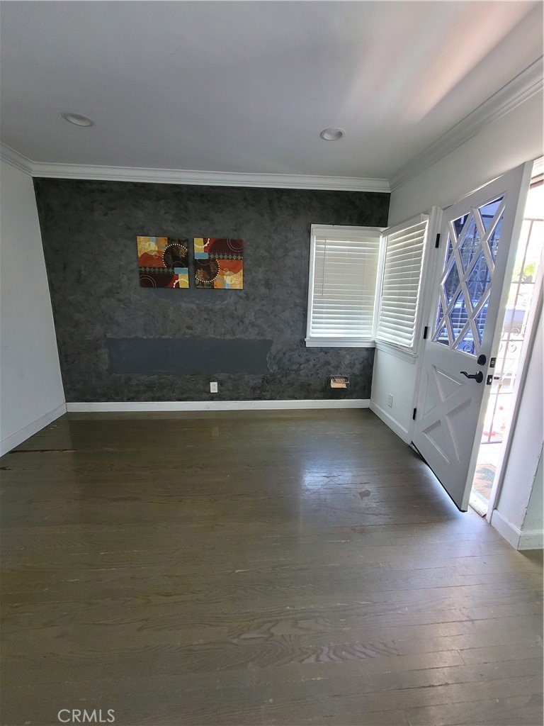 5754 Ensign Property Photo 3