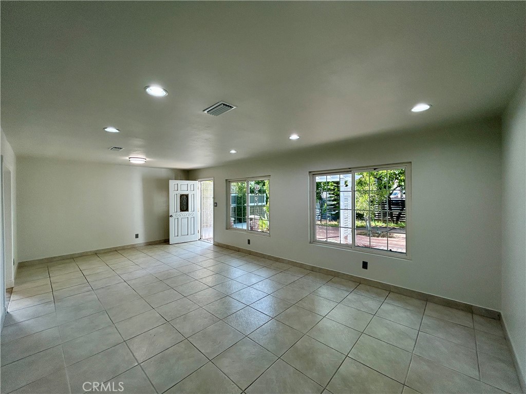 3132 Estado Street Property Photo 9