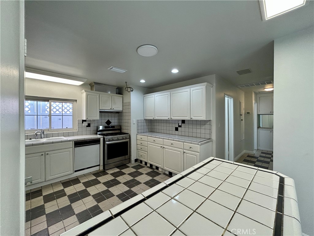 3132 Estado Street Property Photo 13
