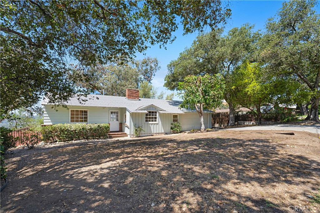 3325 Crestford Property Photo 3