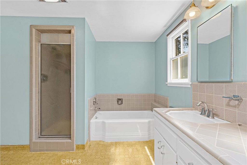 3325 Crestford Property Photo 18