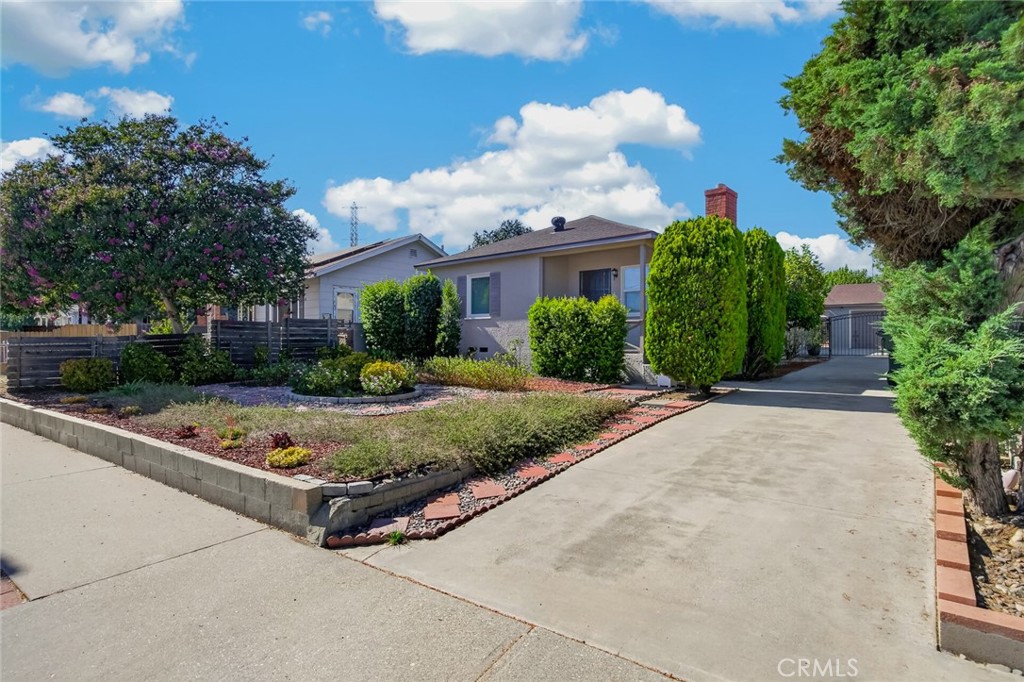 3227 E Del Mar Property Photo 1