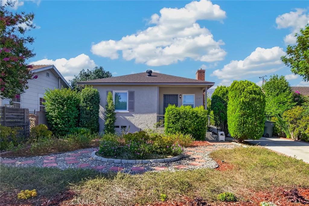 3227 E Del Mar Property Photo 2