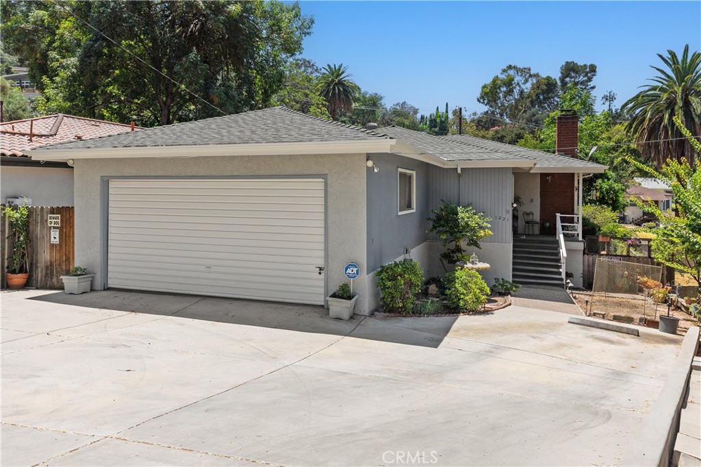 1221 Kolle Avenue Property Photo 1