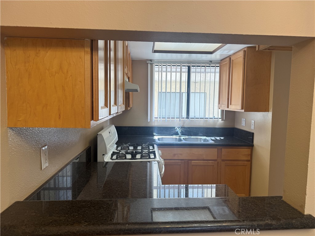 1022 Irving Avenue 3 Property Photo 8