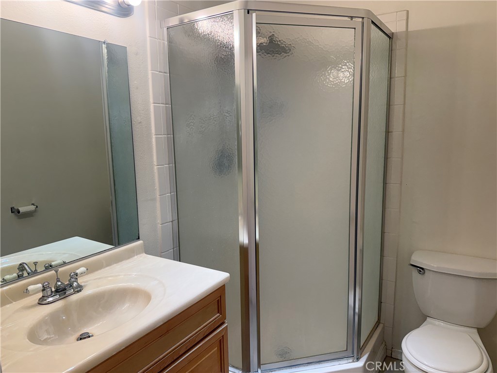 1022 Irving Avenue 3 Property Photo 15