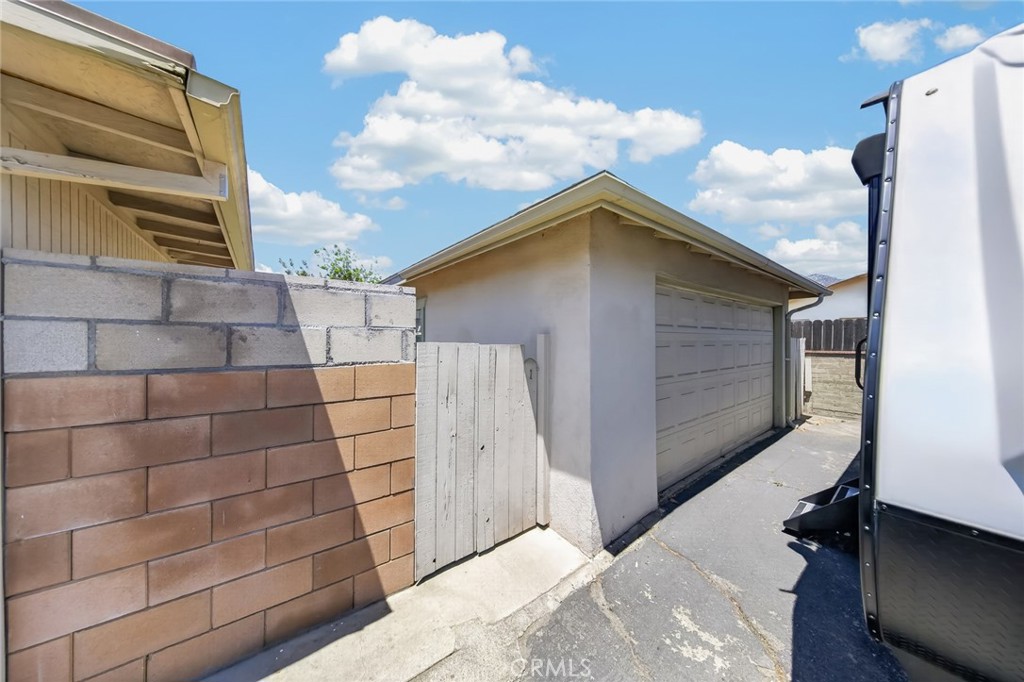 1006 N Sunset Avenue Property Photo 32
