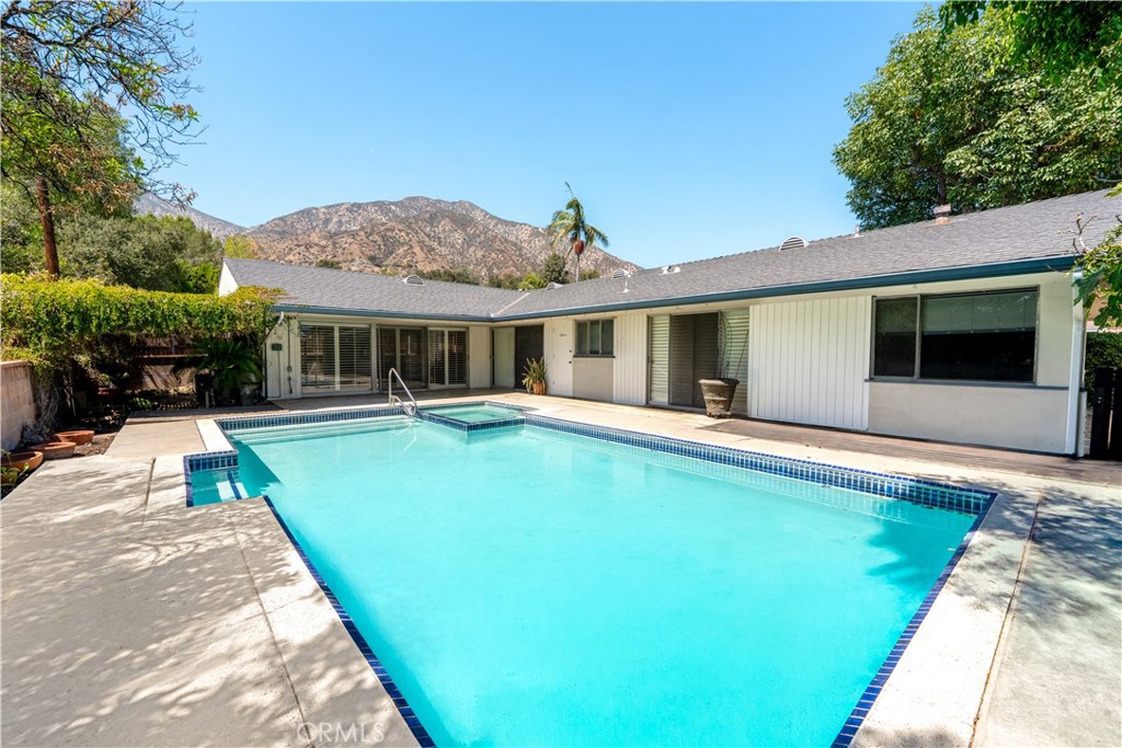 1827 Anita Crest Property Photo 10