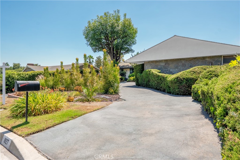 1827 Anita Crest Property Photo 11