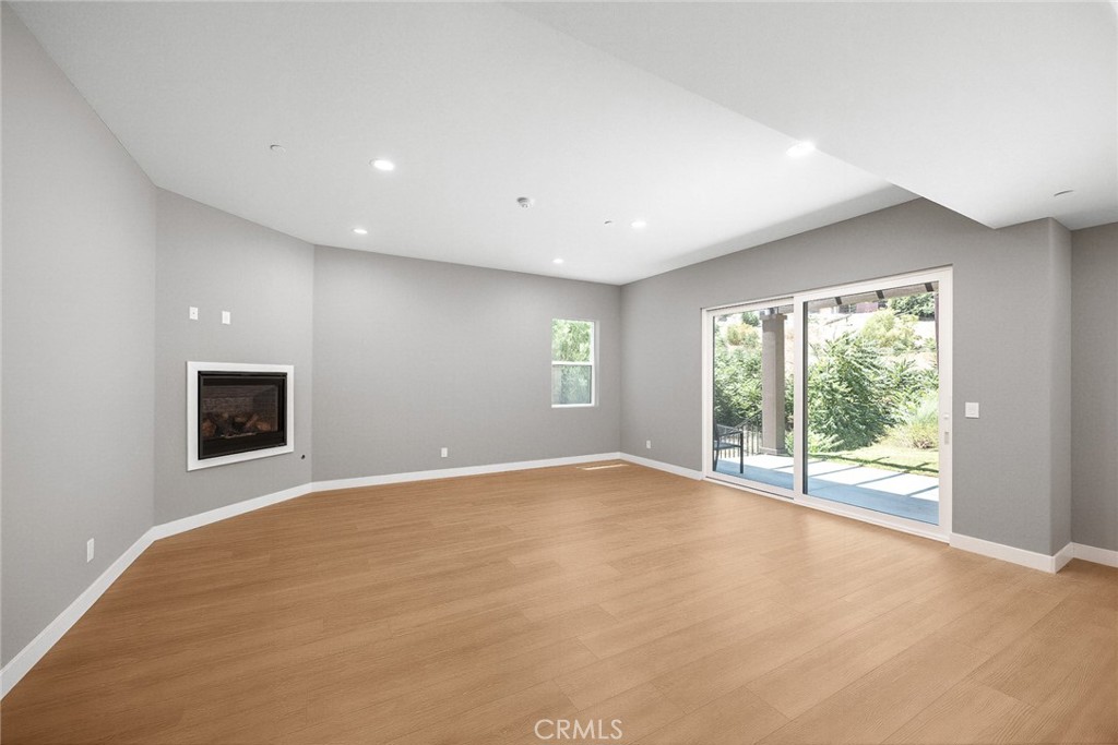 693 Castlehill Drive Property Photo 6