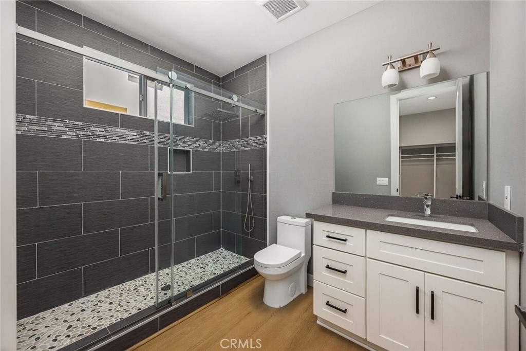 693 Castlehill Drive Property Photo 14