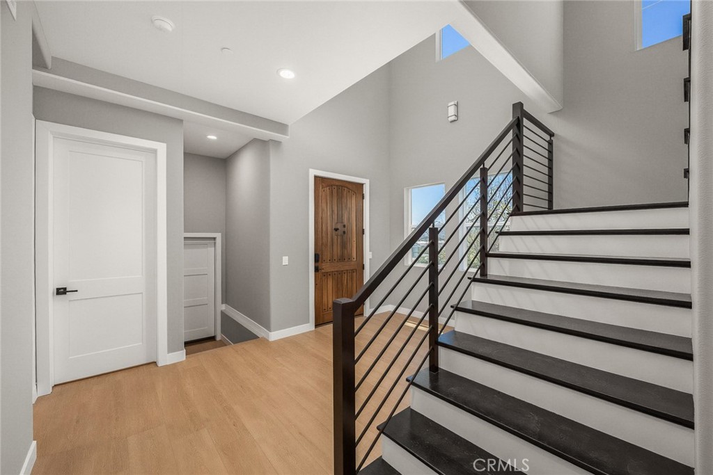 693 Castlehill Drive Property Photo 15