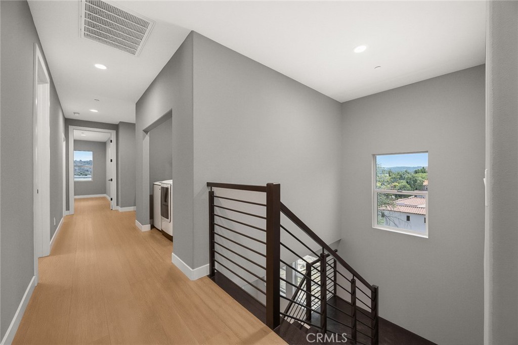 693 Castlehill Drive Property Photo 16