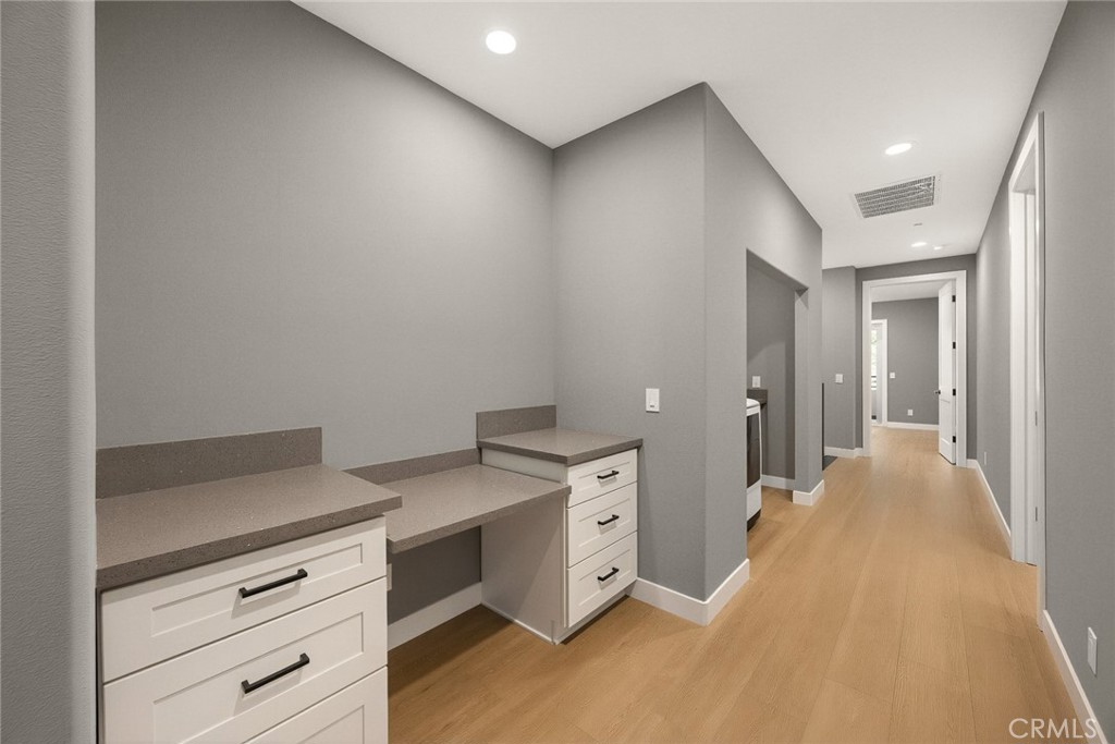 693 Castlehill Drive Property Photo 18