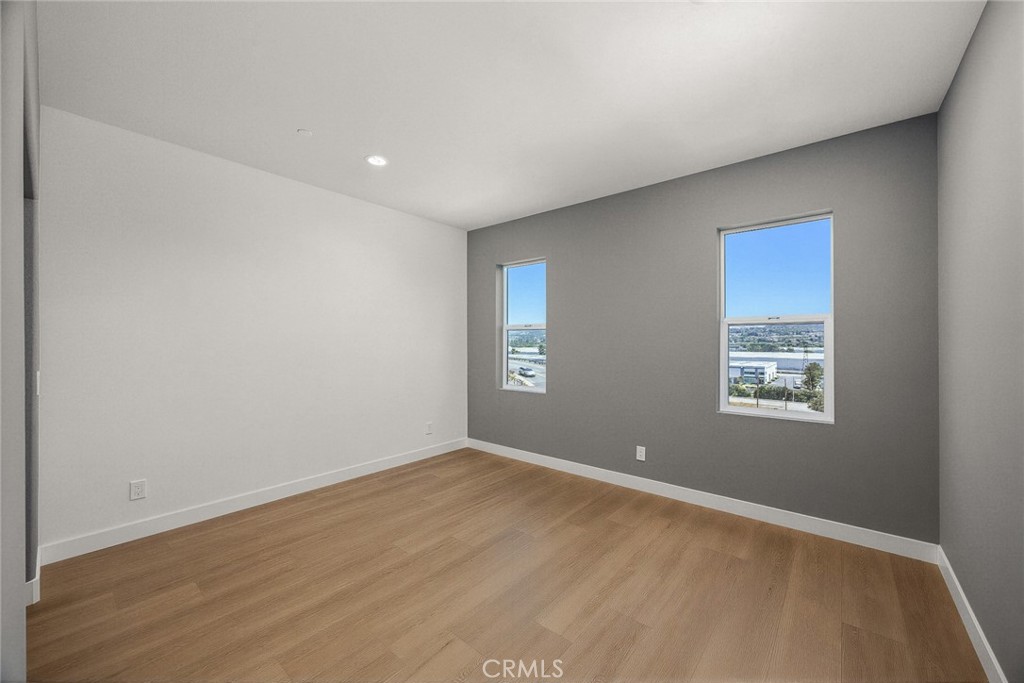 693 Castlehill Drive Property Photo 20