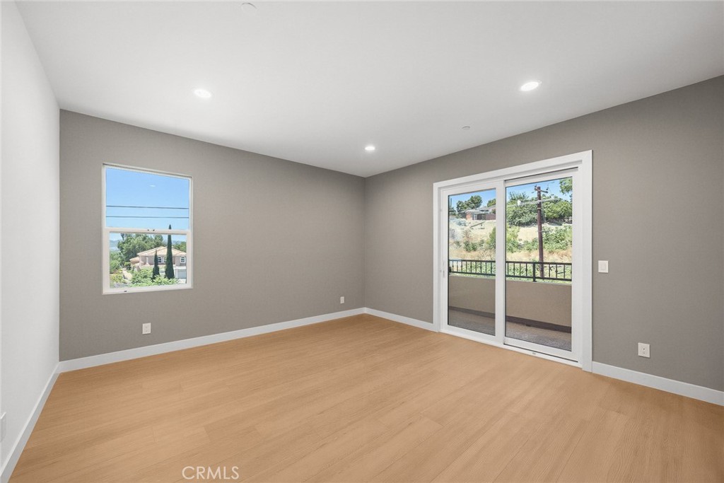 693 Castlehill Drive Property Photo 23