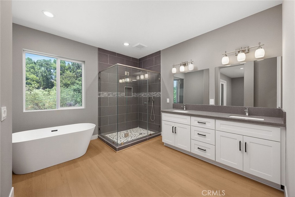 693 Castlehill Drive Property Photo 25