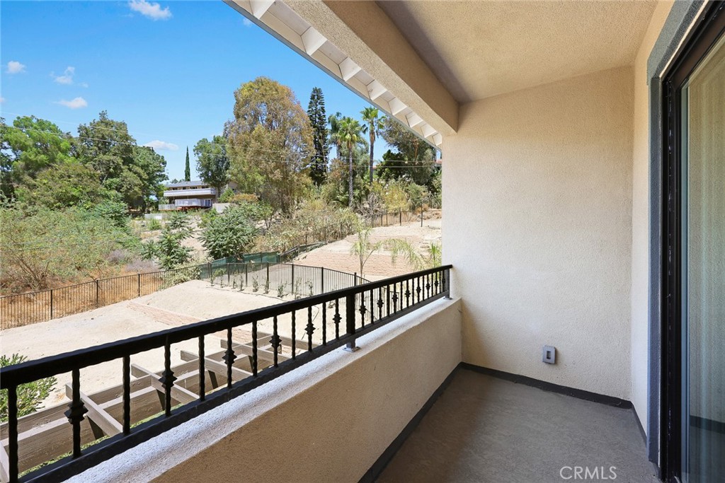 693 Castlehill Drive Property Photo 28