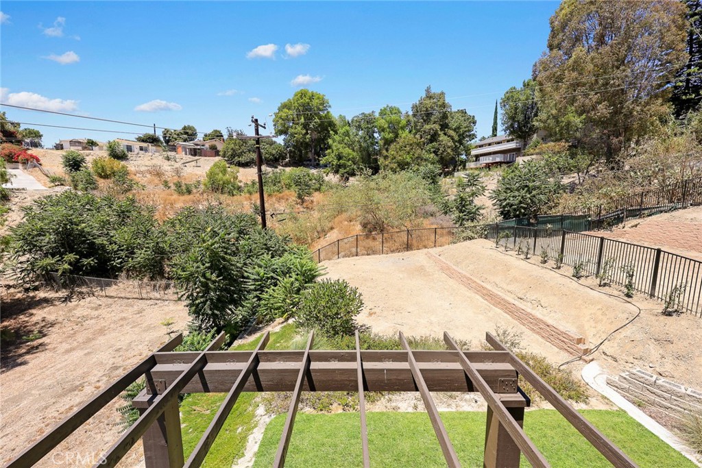 693 Castlehill Drive Property Photo 30