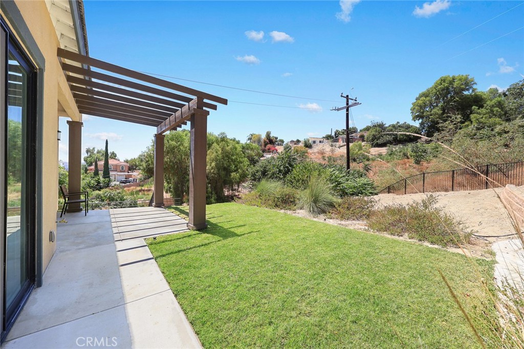 693 Castlehill Drive Property Photo 33