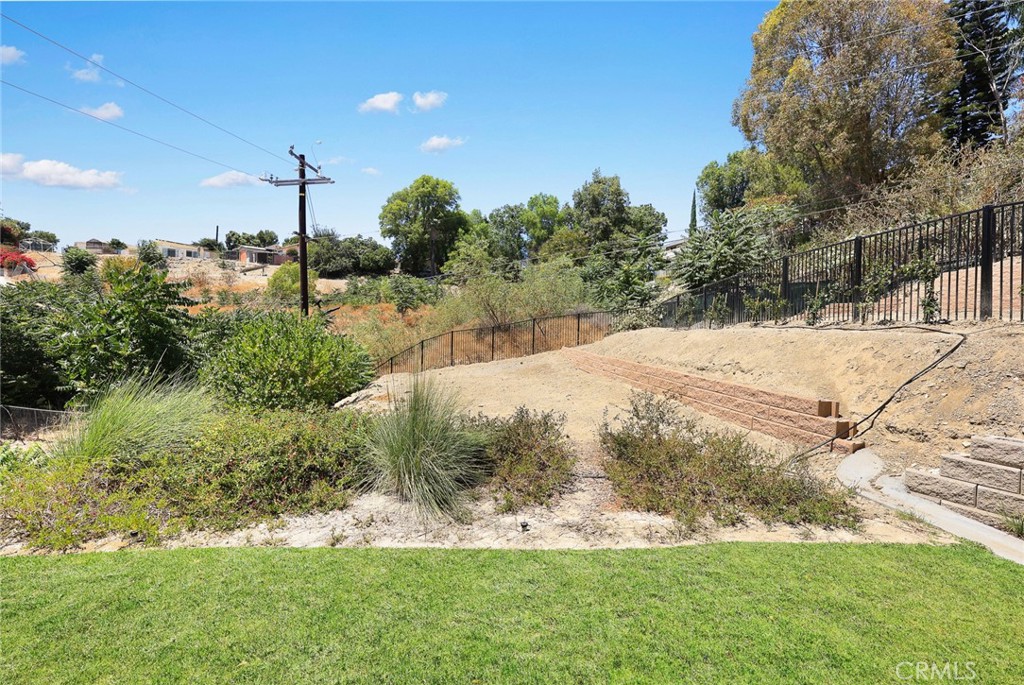 693 Castlehill Drive Property Photo 37