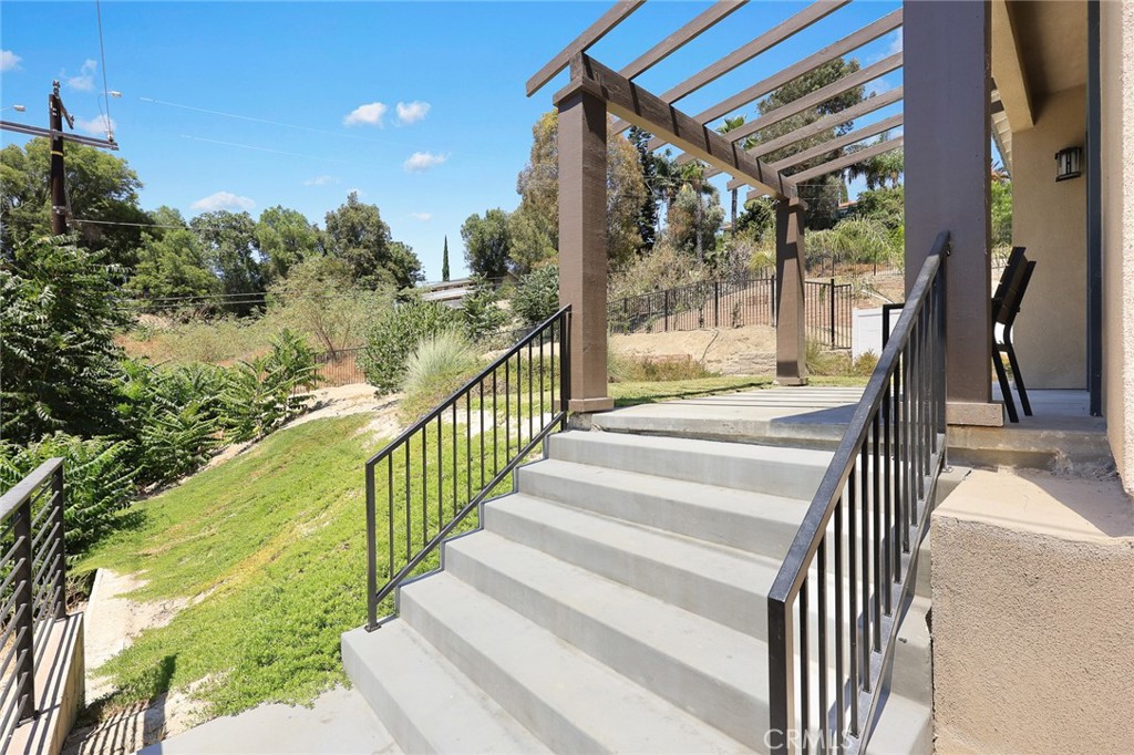 693 Castlehill Drive Property Photo 39