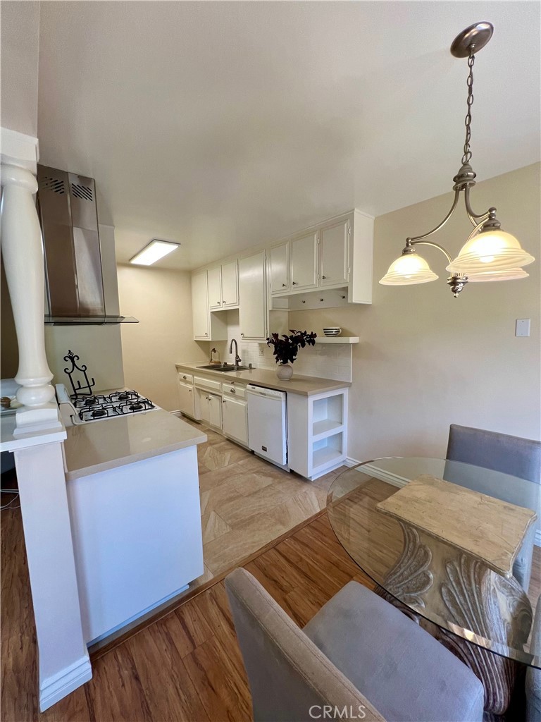 228 W Lemon B Property Photo 6