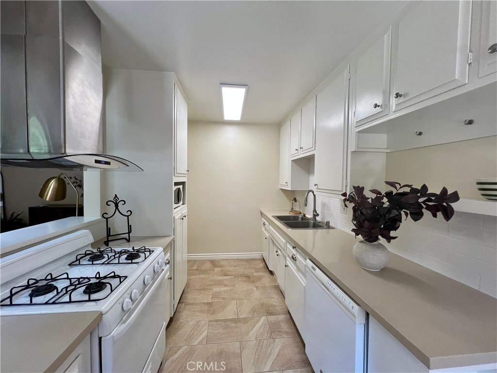 228 W Lemon B Property Photo 7