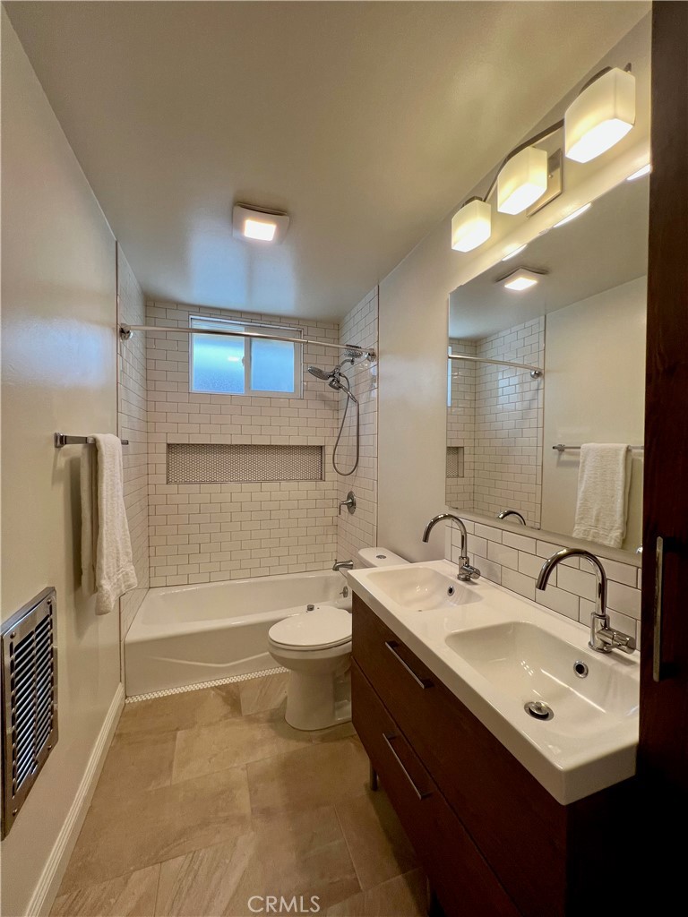228 W Lemon B Property Photo 13