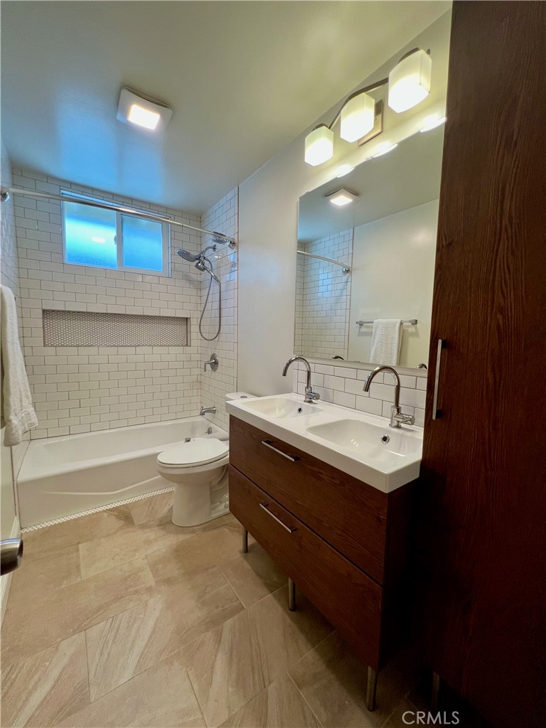 228 W Lemon B Property Photo 14