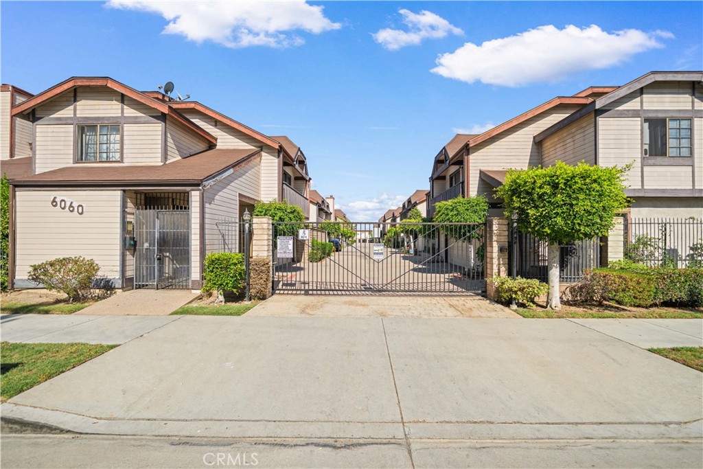 6060 Oak Street M Property Photo 1