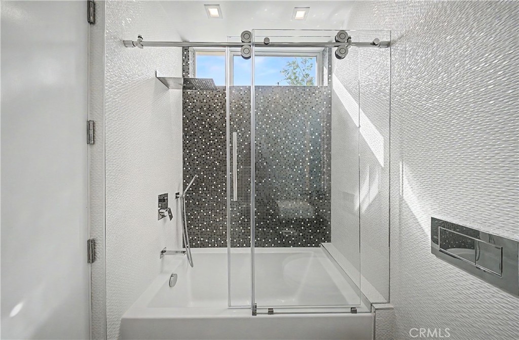 9459 Beverly Crest Property Photo 42