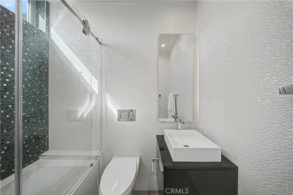 9459 Beverly Crest Property Photo 43
