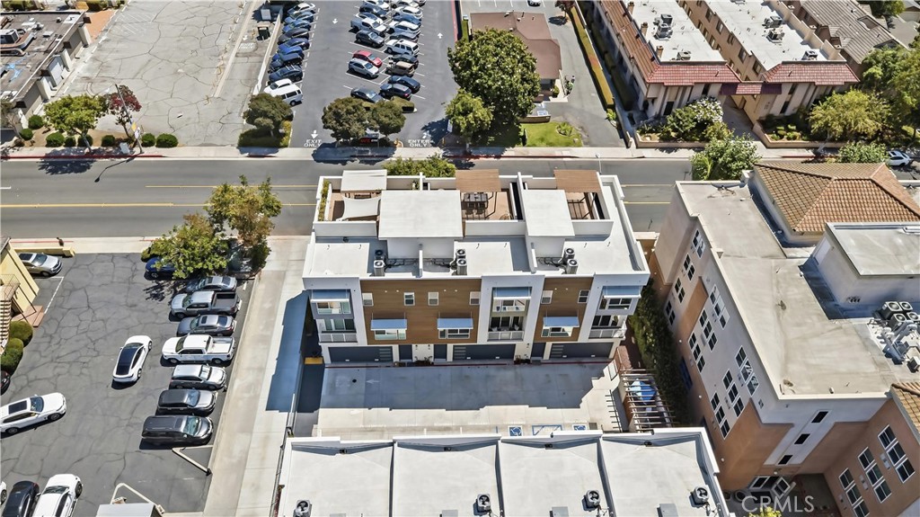 15 S Chapel Ave B Property Photo 4