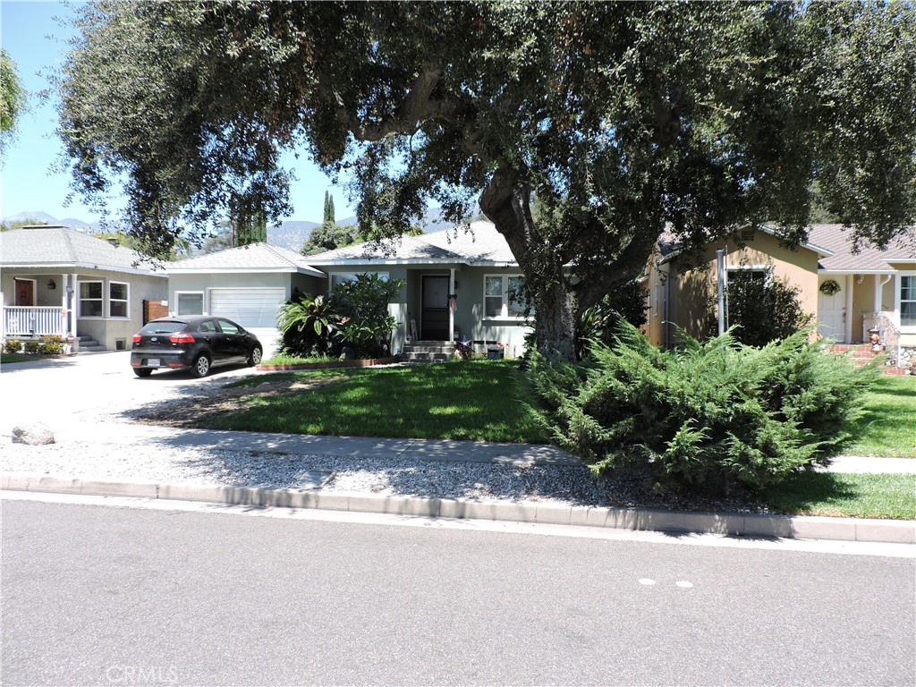 821 Oakdale Property Photo 1